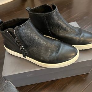 Women's size 8 Ecco booties.